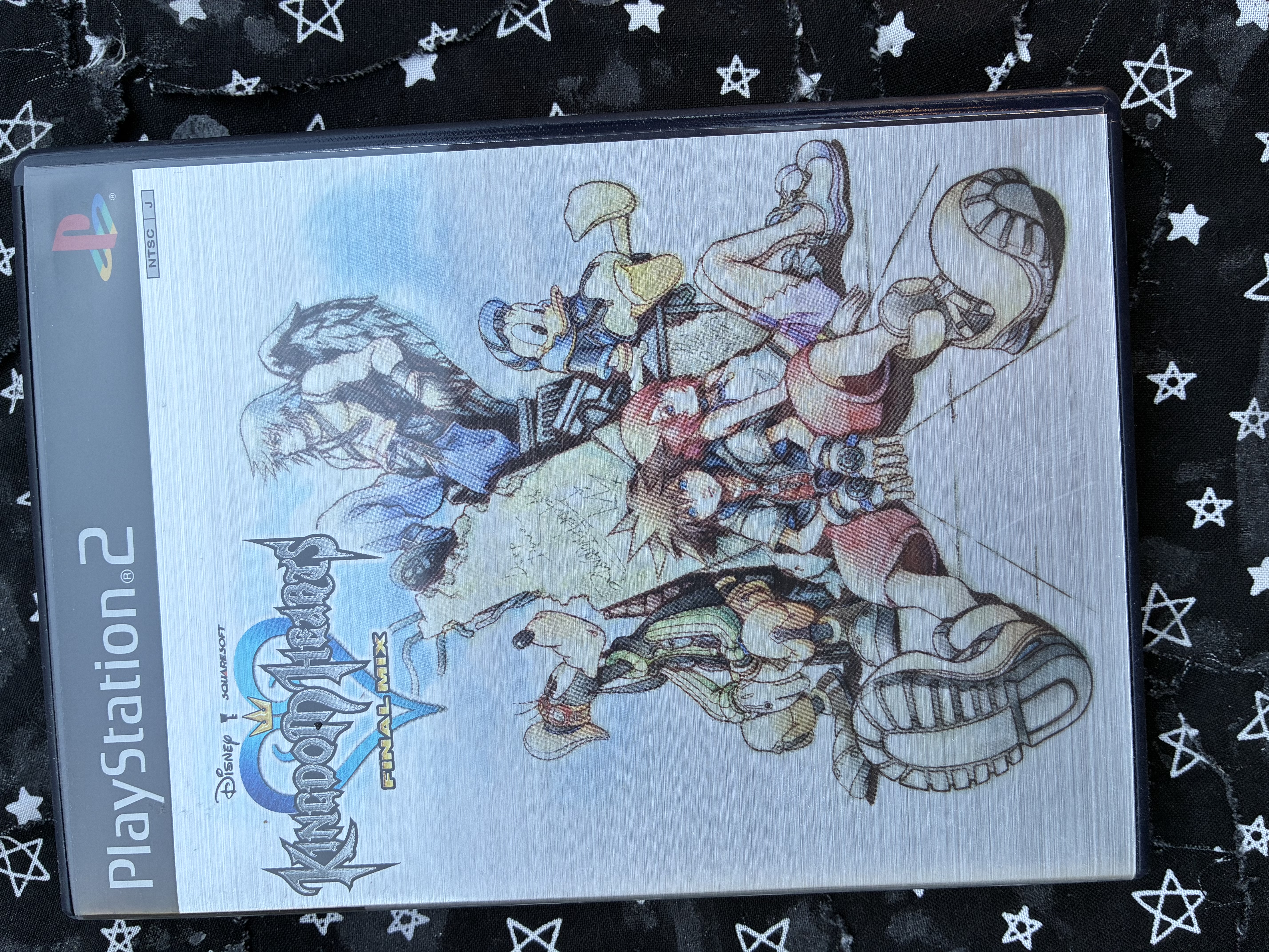 Case of Kingdom hearts 1 final mix with the main characters posing on a broken statue on the cover.